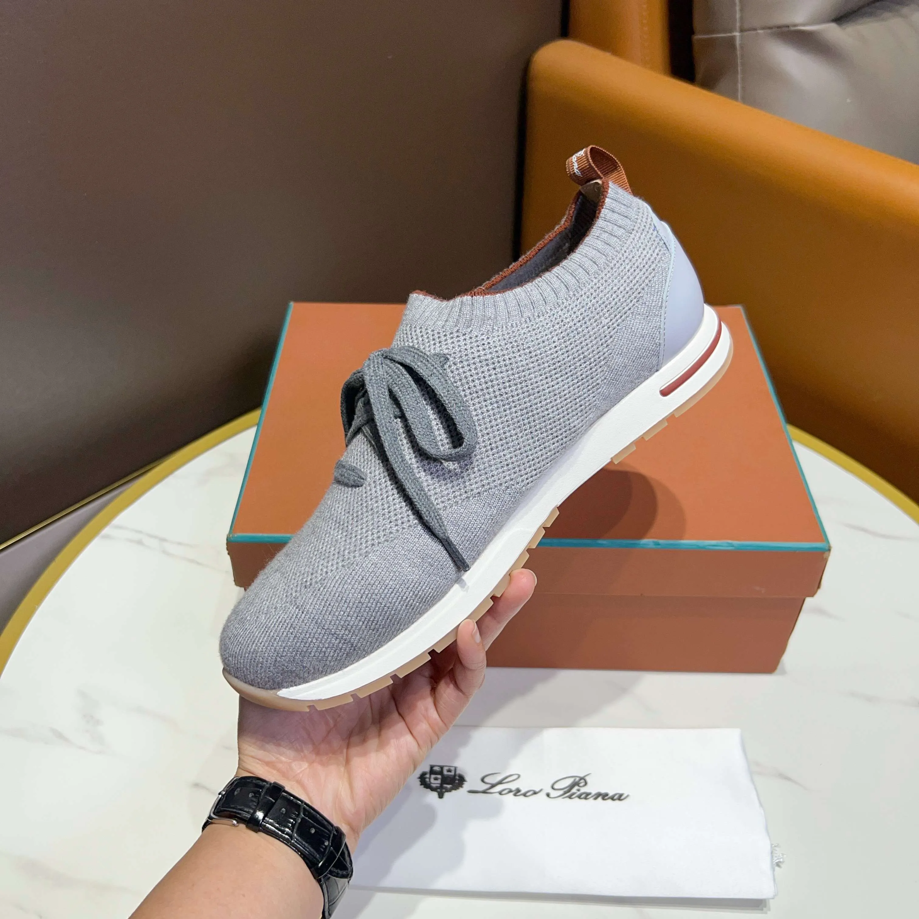 Factory price 400💰 (Loro men's shoes💰iana) New moccasin shoes official website original 1:1 mold opening, original quality💯Fine workmanship, high-end luxury☘The upper is made of original waterproof treated breathable fly-woven suede🌴Luxury🐂Leather lining🍓Rubber wear-resistant and non-slip outsole, size 38-44 (size 45 can be customized)